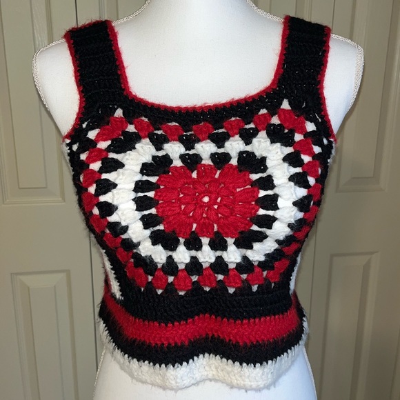 Vintage 1970’s Hand Crafted Cropped Top Crochet Tank Red Black White - Picture 15 of 16